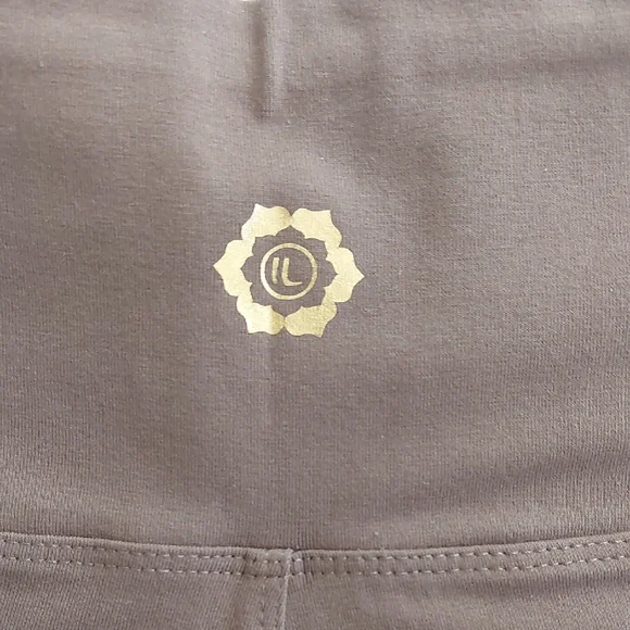 Indigo Luna Ananda Yoga Shorts Ash in Large - Picture 3 of 6